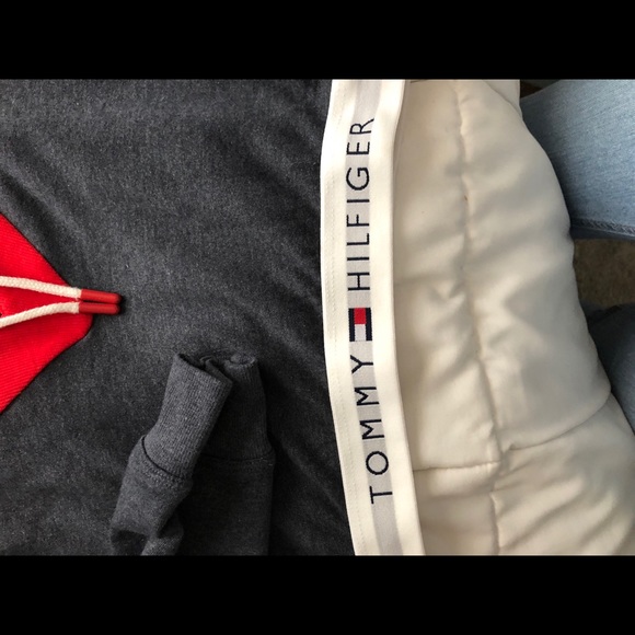 Tommy Hilfiger pull over - Picture 4 of 5